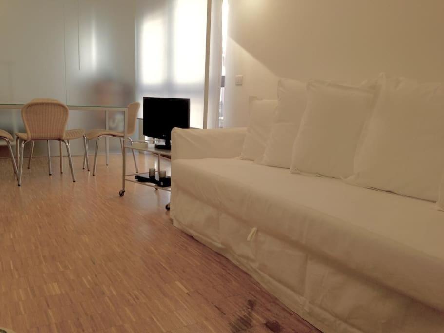 New Cosy Apartment Near To Petruzzelli Theatre Bari Bagian luar foto